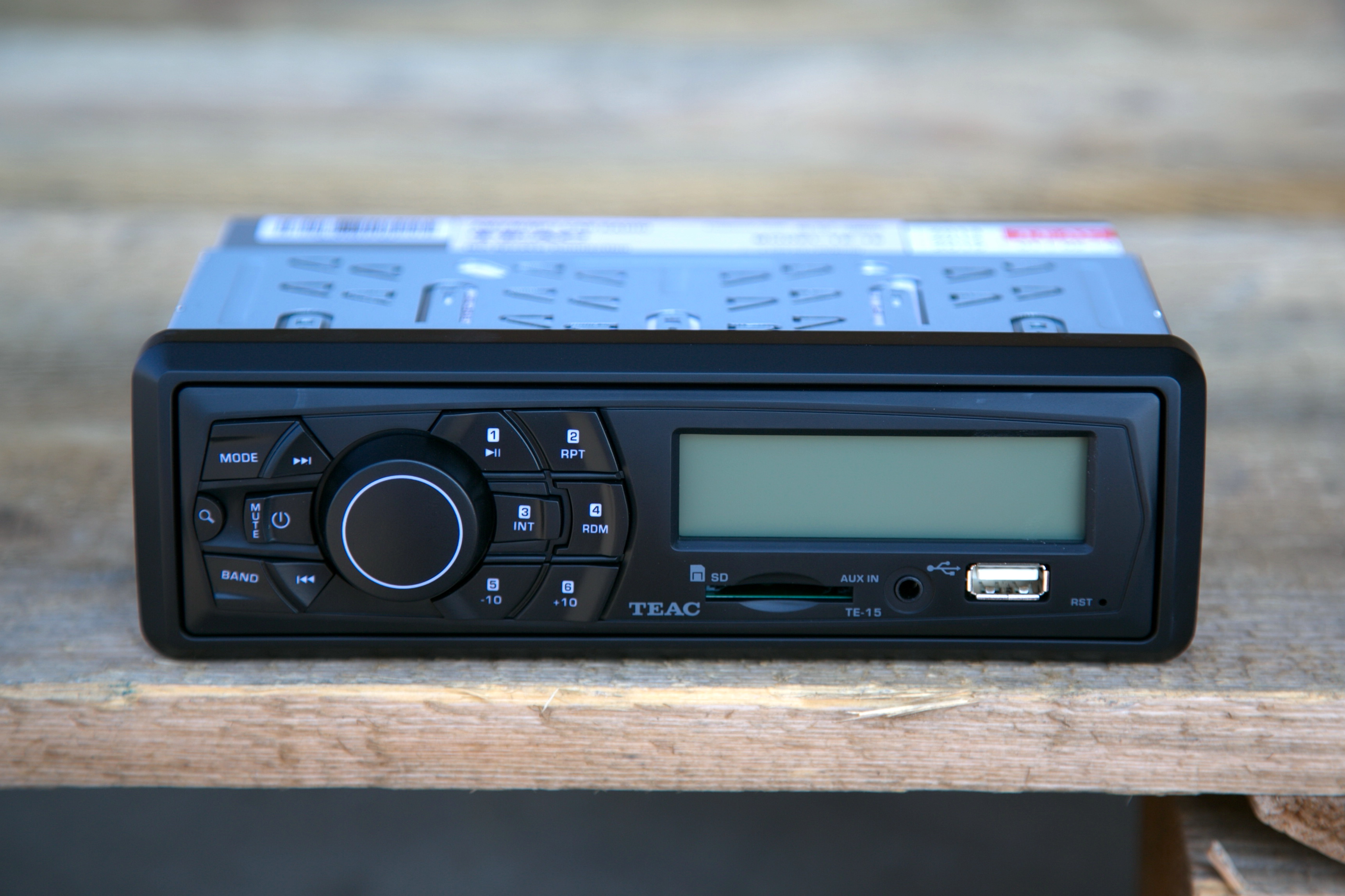 TEAC | TE-15 | Без CD, 4*50 Вт, USB, SD/MMC, Front AUX, Красные кнопки, белый экран | 1