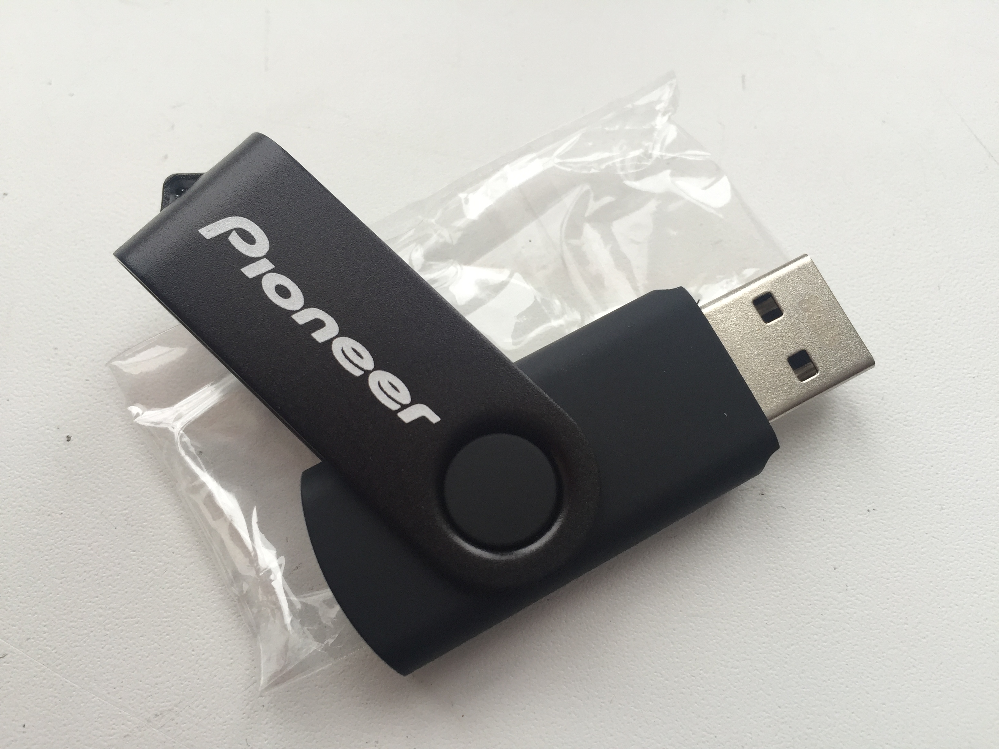 Pioneer | USB-флешка 8Гб | металлический защитный чехол | 1